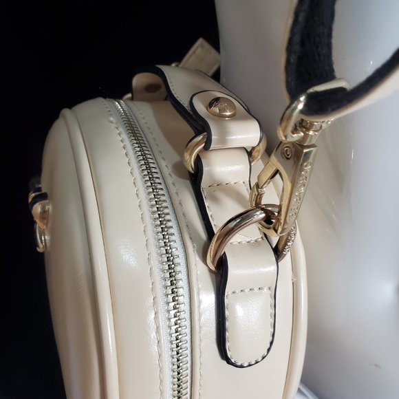 Bei Bao Bao Ivory Faux Leather Circular Round Cross-Body bag with Gold Hardware - Picture 7 of 14